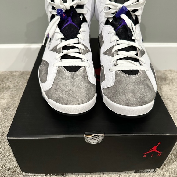 Jordan 6 Men's White and Gray Athletic Shoes - Picture 2 of 6